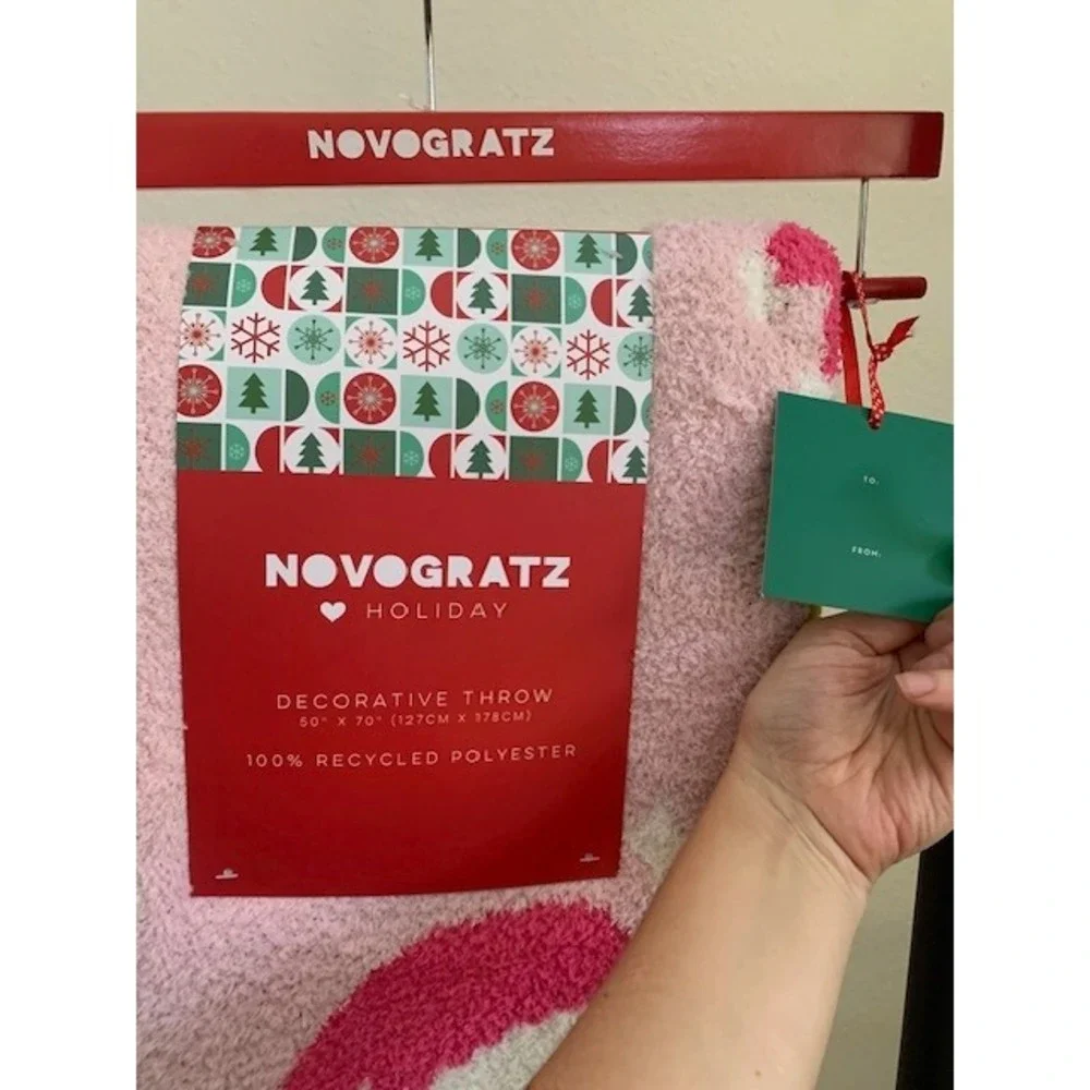 Novogratz NWT‎ Holiday Decorative Throw Blanket Smiley Face Pink Cozy Christmas